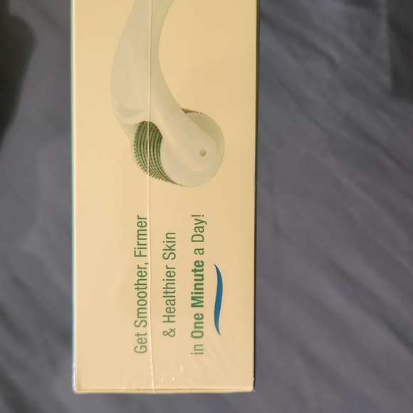 Ora Microneedle Face Roller System NIB - Picture 2 of 6